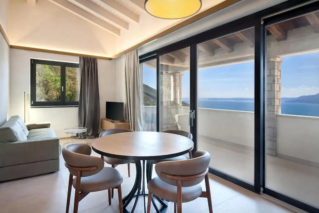 Villa Divina - Apt Divina Con Piscina E Vista Lago Castelletto Di Brenzone 0*,  Italien