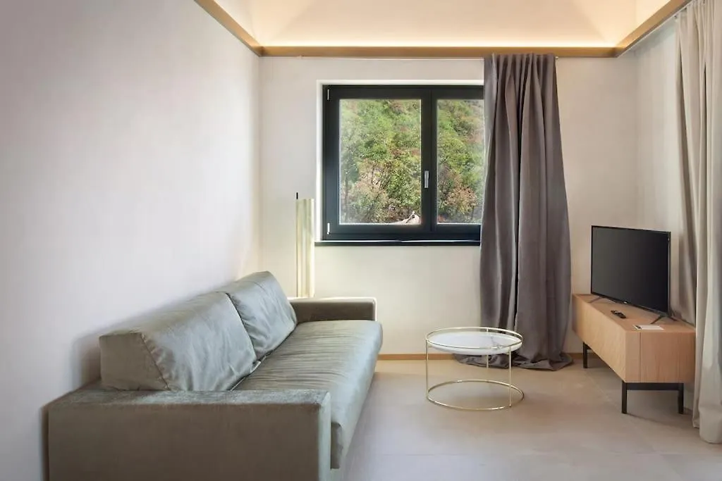 Villa Divina - Apt Divina Con Piscina E Vista Lago Castelletto Di Brenzone Italy