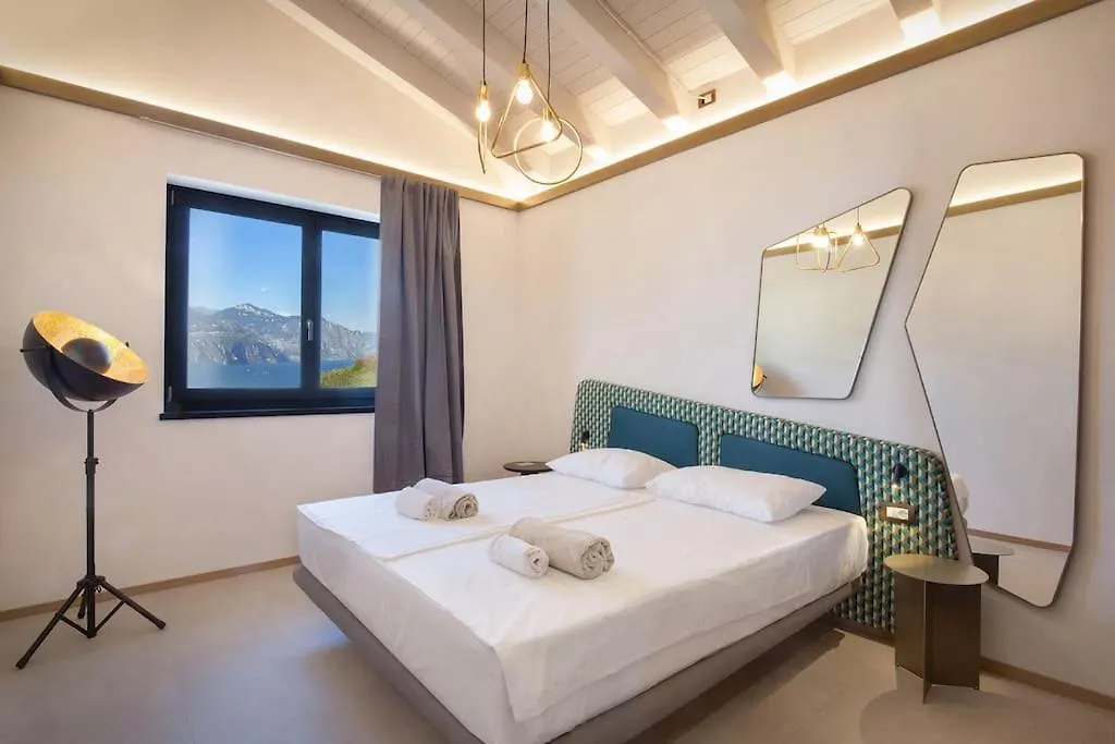 Villa Divina - Apt Divina Con Piscina E Vista Lago Castelletto Di Brenzone 0*,